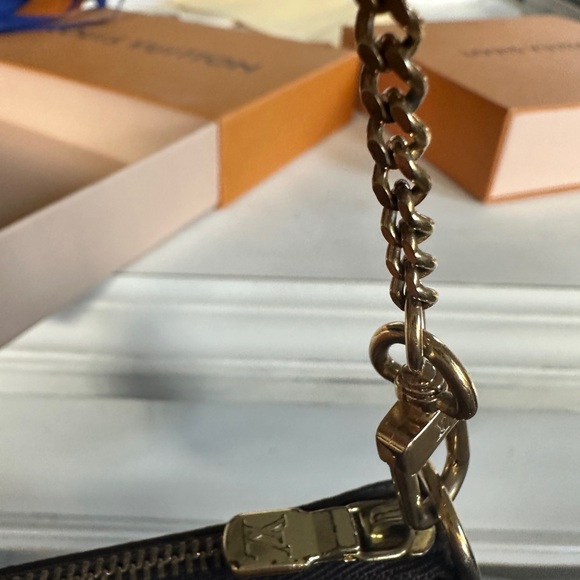 Louis Vuitton Mini Pochette - Picture 8 of 13